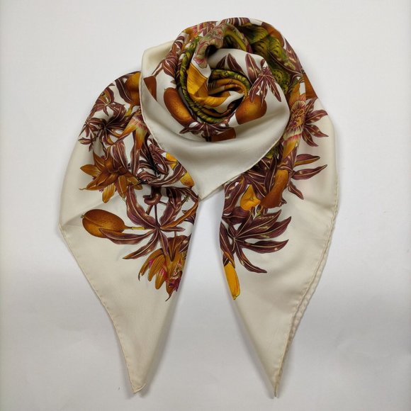 Authentic Hermes scarf Carre 90 Cream Silk100% - Picture 2 of 10